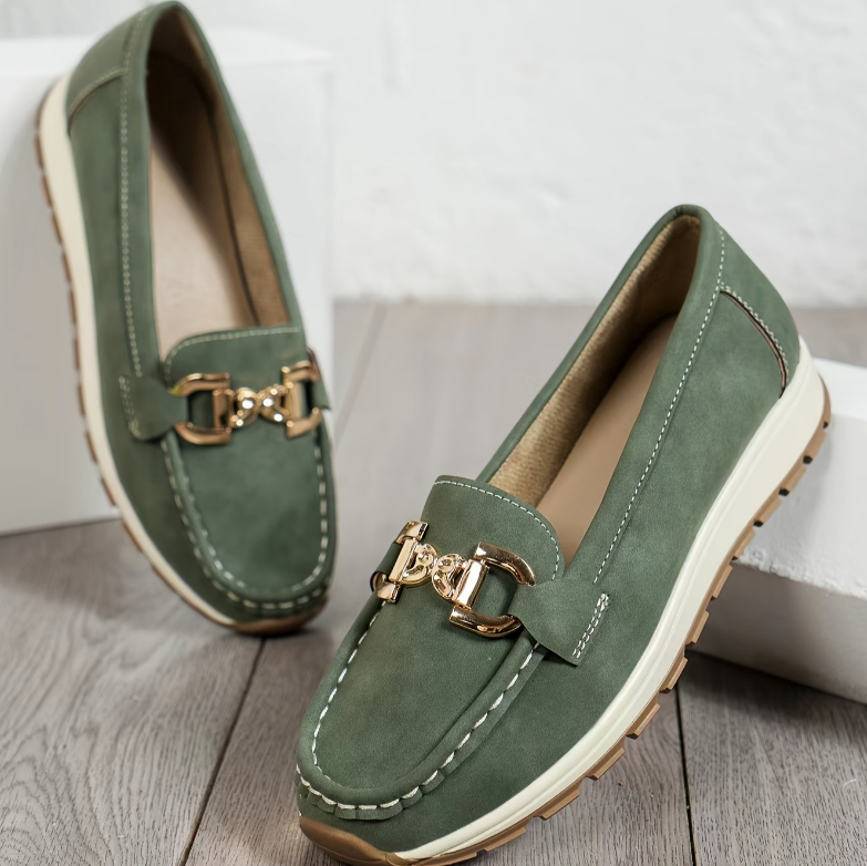 Eloísa · Mocasín verde con hebilla