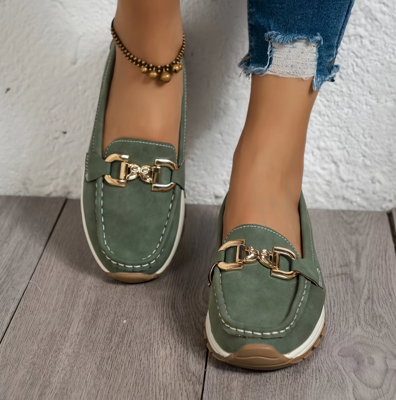 Eloísa · Mocasín verde con hebilla