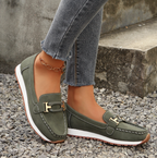 Emilia · Mocasín con hebilla y cuña plana