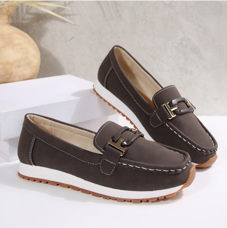 Emilia · Mocasín con hebilla y cuña plana