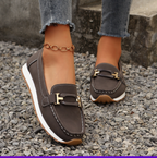 Emilia · Mocasín con hebilla y cuña plana