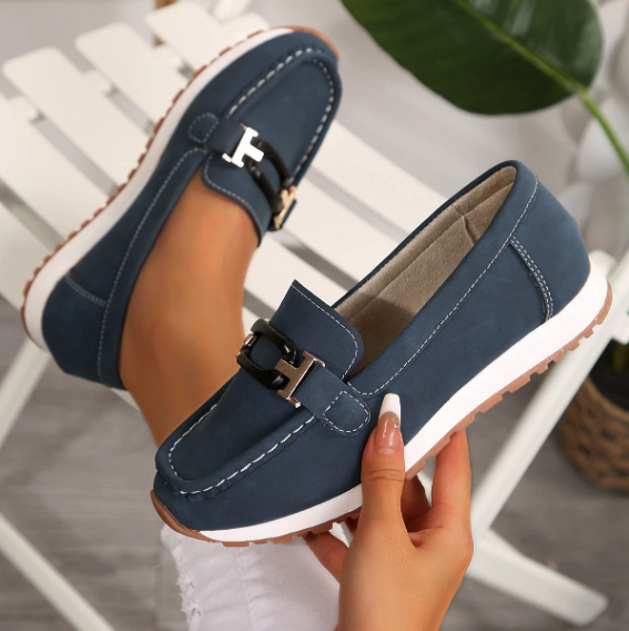 Eugenia · Mocasín con detalle de cadena