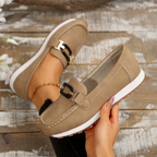 Eugenia · Mocasín con detalle de cadena