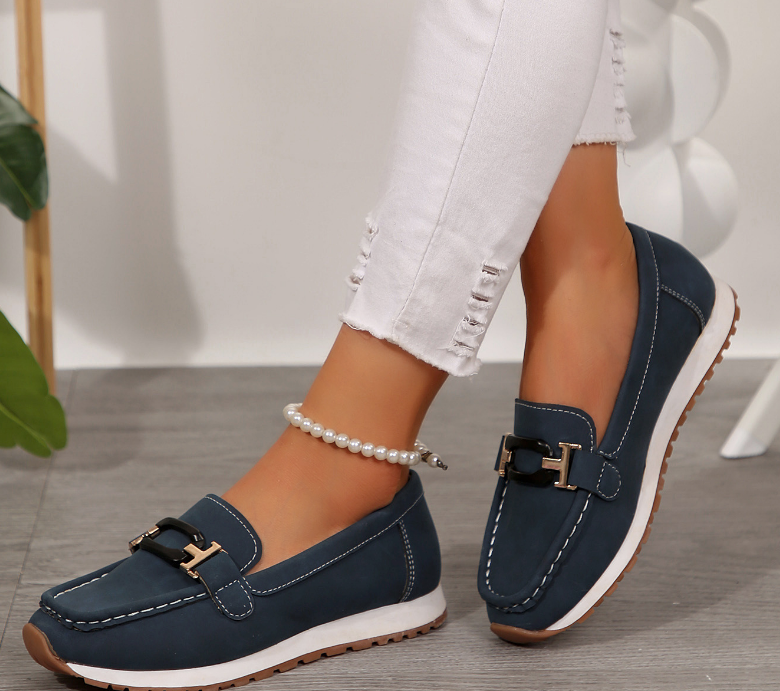 Eugenia · Mocasín con detalle de cadena