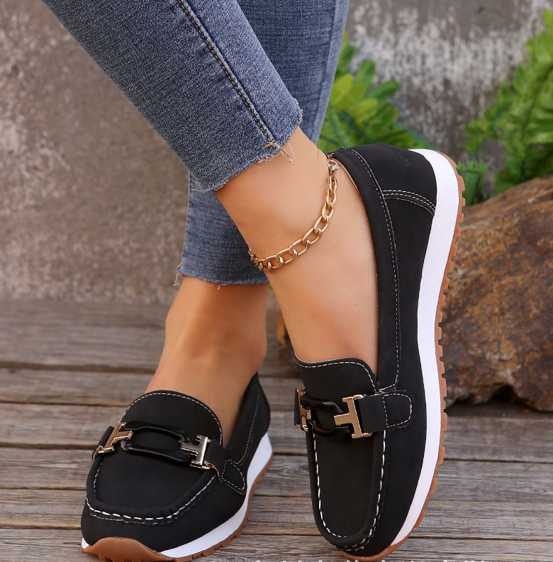 Eugenia · Mocasín con detalle de cadena