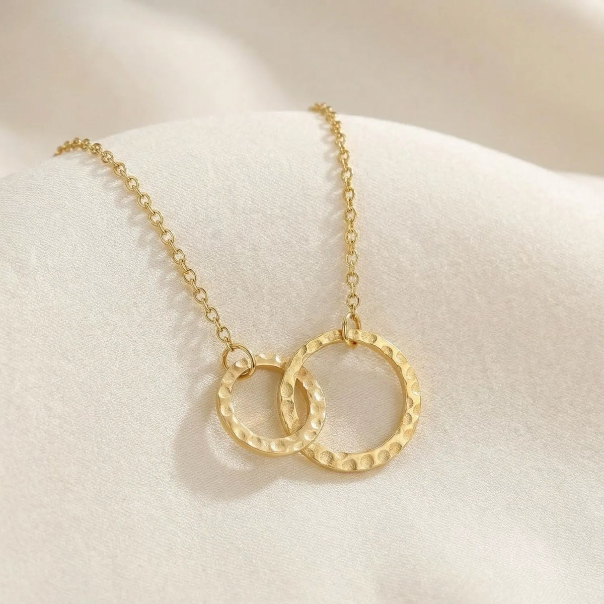 Taylor Twins · Collar de cadena