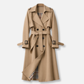 Gabardina larga beige con cinturón, vista frontal