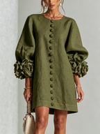 Kiera · Vestido corto verde oliva con puños florales, vista frontal