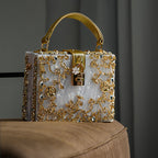 Vittoria · Bolso box de acrílico con detalle floral dorado