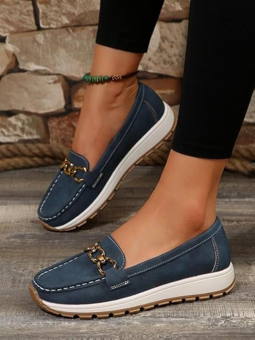 Elena · Mocasín plano con hebilla y plantilla anatómica
