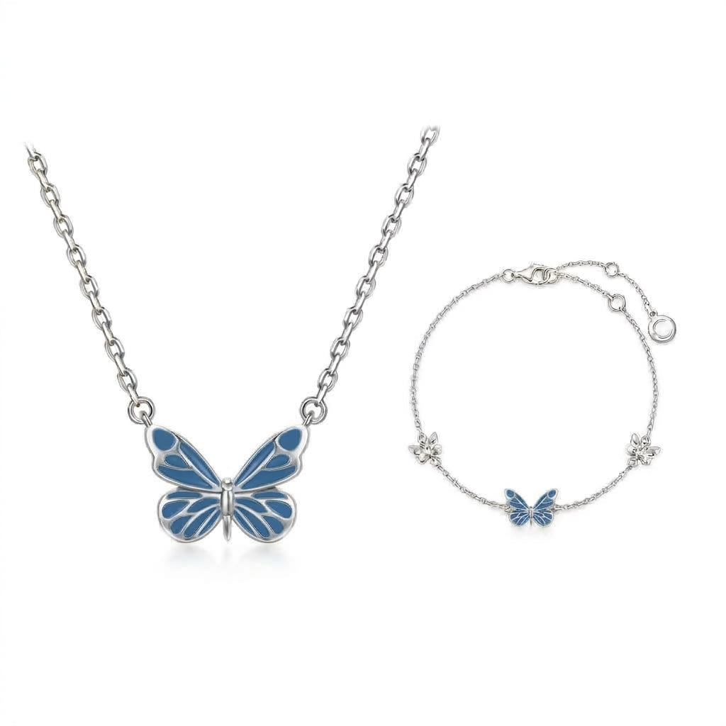 Set Mariposa Azul: collar y pulsera de plata con mariposas de esmalte azul, presentados juntos sobre fondo blanco