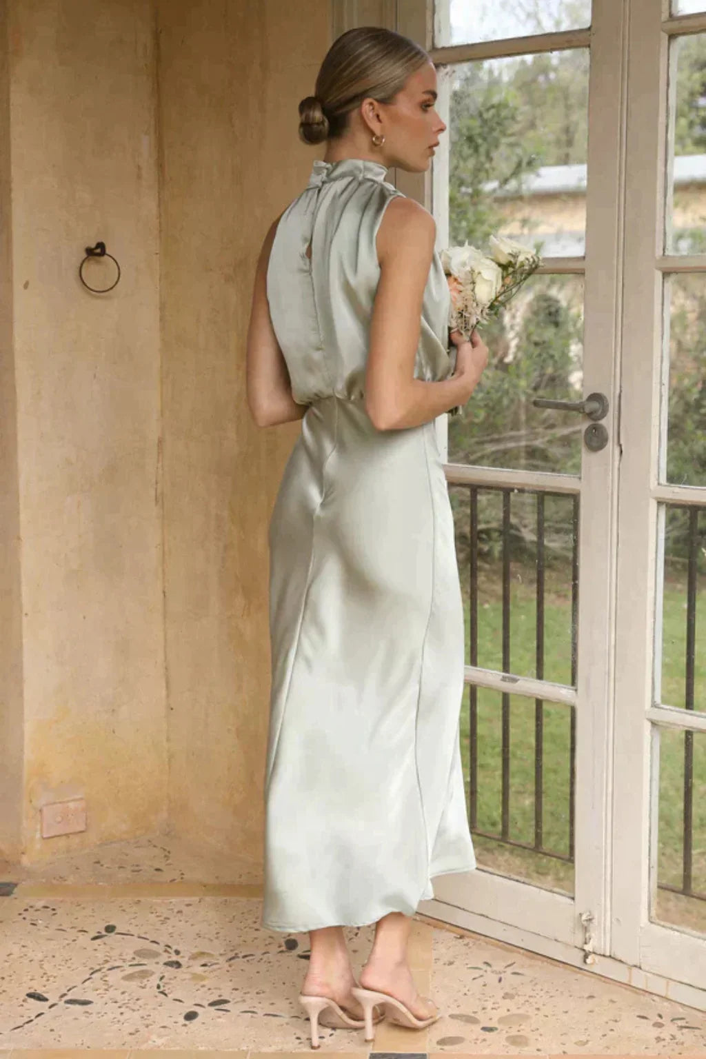 Amélie · Vestido midi halter con escote drapeado