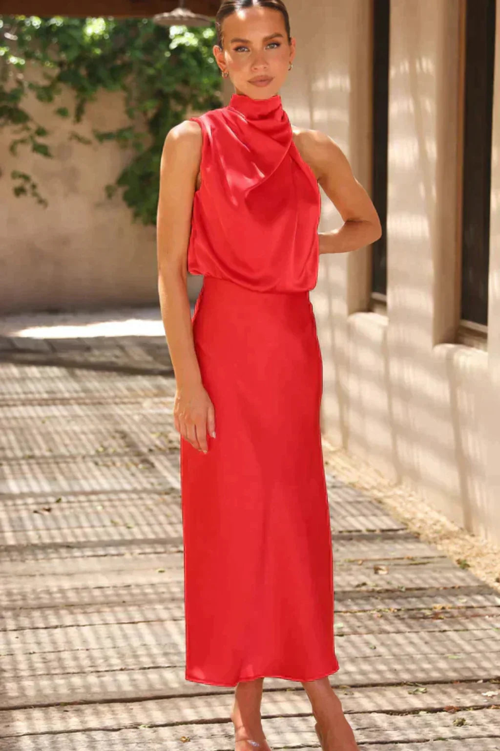 Amélie · Vestido midi halter con escote drapeado