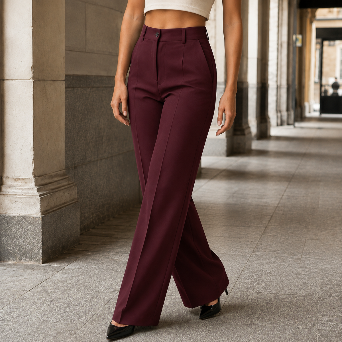 Paula · Pantalón de tiro alto y pernera ancha, en burdeos