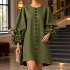 Kiera · Vestido corto verde oliva con puños florales