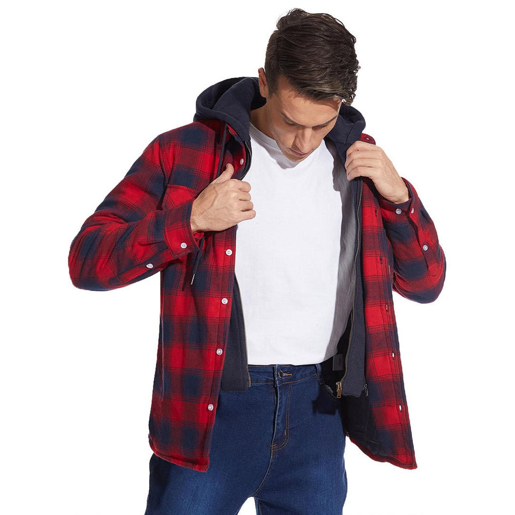 Hombre con la chaqueta Marcos en rojo