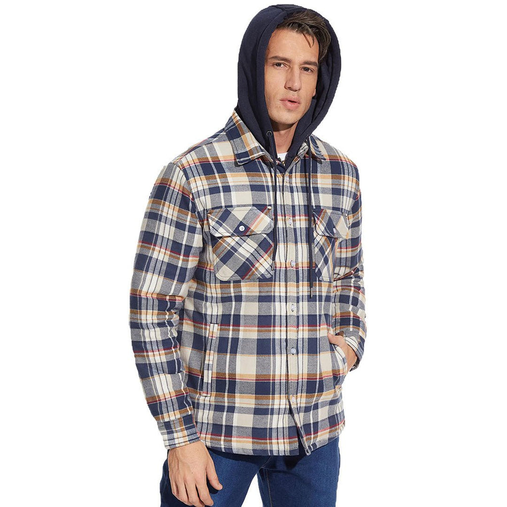 Hombre con la chaqueta Marcos en beige y azul marino con la capucha puesta