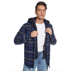 Hombre con la chaqueta Marcos en azul y gris