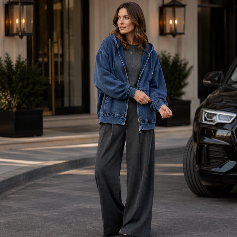 Mujer con la chaqueta vaquera Nerea en azul oscuro