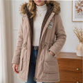 Lena · Parka con capucha y ribete de pelo en caqui