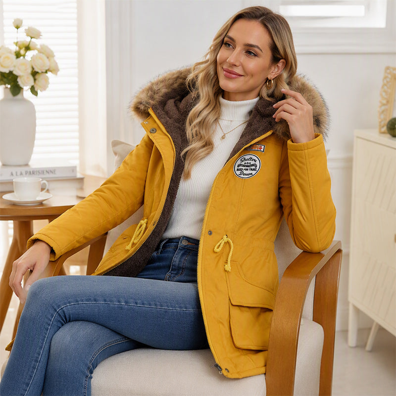 Lena · Parka con capucha y ribete de pelo en mostaza